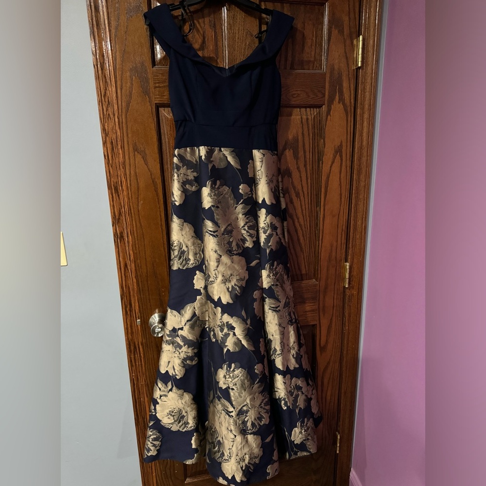 Dress - Picture 2 of 12